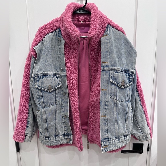 BLANKNYC
Faux Shearling & Denim
Trucker Jacket
Pink
XS - Picture 3 of 4